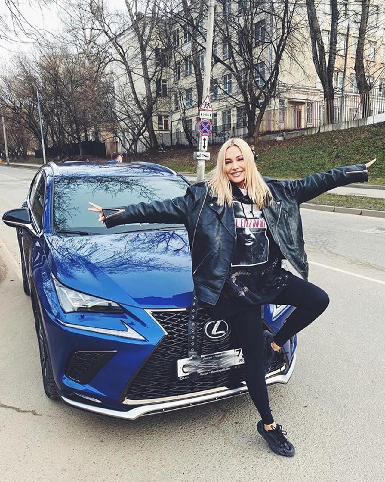 Наталья Рудова и её машина