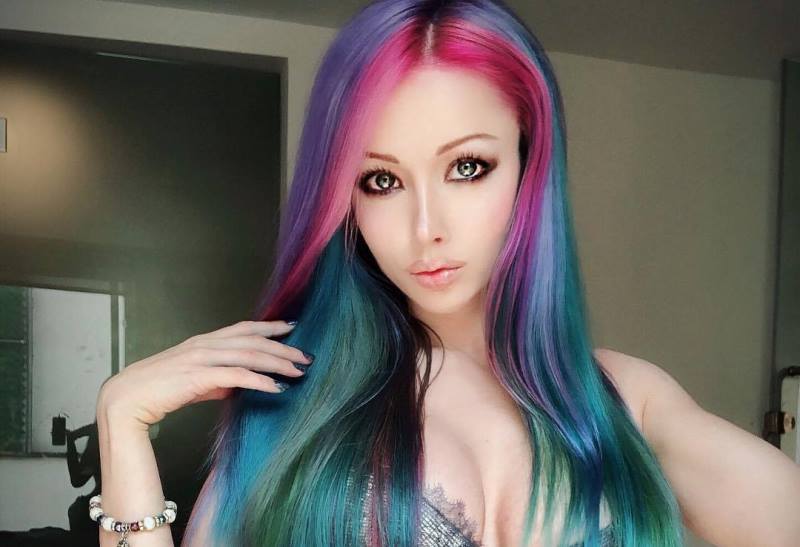Порно Смотреть Бесплатно Девушка С Разноцветными Волосами