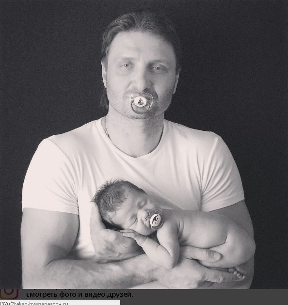Счастье на ладони: Эдгард Запашный показал новорожденного сына