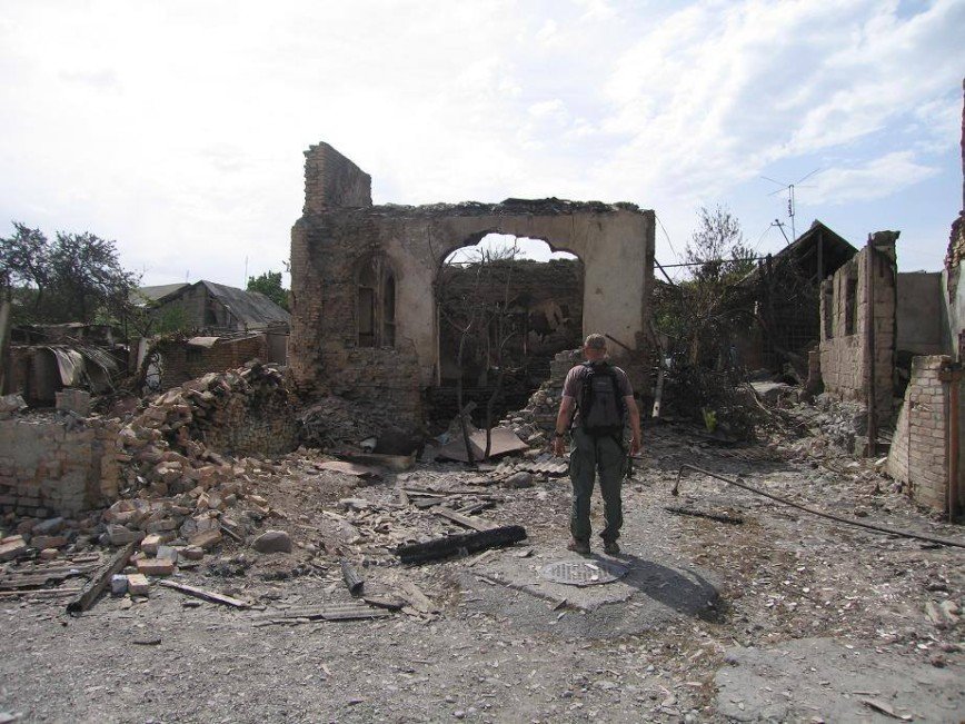 Цхинвал, разрушенный квартал, август 2008 года.