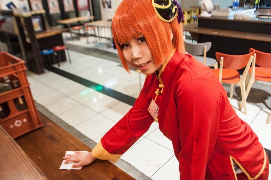 В Токио открыли кафе, где официанты и гости одеты в костюмы героев популярных анимэ