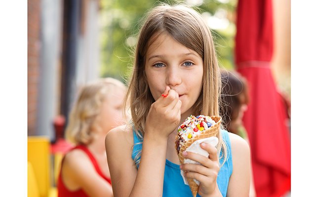 Может ли у ребенка заболеть горло из-за мороженого?