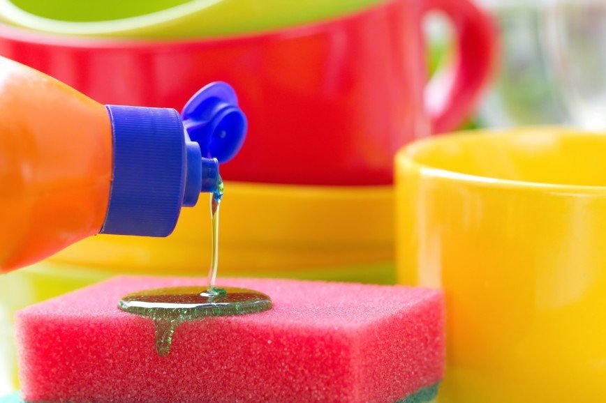 Мытьё детской посуды: не дать бактериям ни единого шанса!