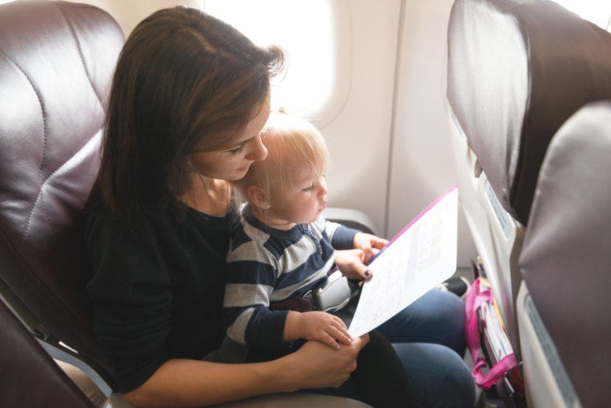4 лучшие авиакомпании для путешествий с детьми