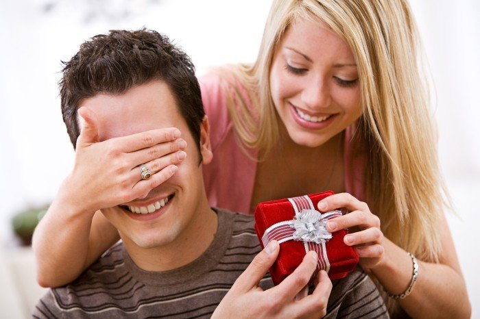 Обзор подарков к 23 февраля. Что подарить мужу?
