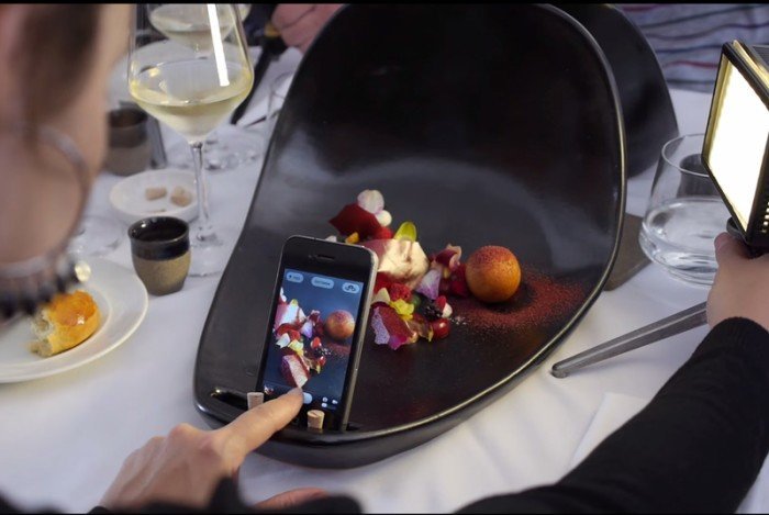 Рестораторы изобрели тарелку для фотографирования еды