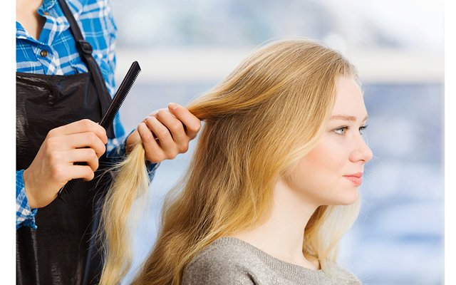 Стилисты развеяли 7 мифов об укладке волос