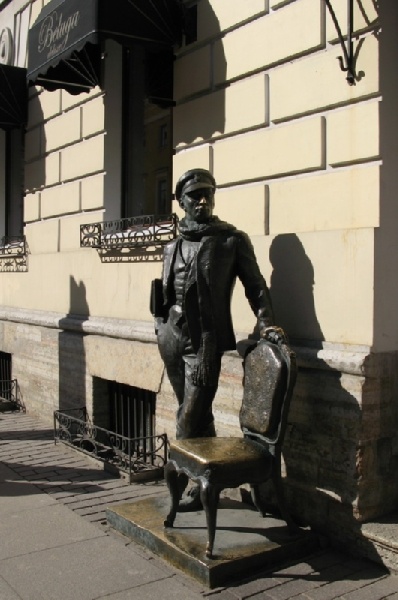 памятник Остапу Бендеру в г. Санкт-Петербург Ёла
