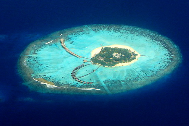 Серия Мальдивские острова: Thulhagiri Island Resort 