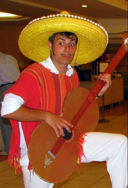 Мексиканский национальный костюм. Включает в себя сомбреро и пончо. Сомбреро - широкополая шляпа с высокой конусообразной тульёй и обычно с закруглёнными вверх краями полей. Пончо — верхняя одежда в форме большого прямоугольного куска ткани с отверстием для головы посередине. Непередаваемый национальный дух мексиканским праздникам придают инструментальные ансамбли марьячи, в состав которых входят две скрипки, шестиструнная гитара, маленькая пятиструнная лютня, большая пятиструнная гитара ( гитаррон).
http://ru.wikipedia.org/wiki/%D0%A1%D0%BE%D0%BC%D0%B1%D1%80%D0%B5%D1%80%D0%BE
http://ru.wikipedia.org/wiki/%D0%9F%D0%BE%D0%BD%D1%87%D0%BE
http://dic.academic.ru/dic.nsf/etno/389 Armadila