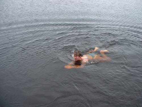 "Лягушачий" заплыв 31 марта. Жаль, что в кадр не попал лёд (он виден на других фото в паспорте :-)) Viktorina