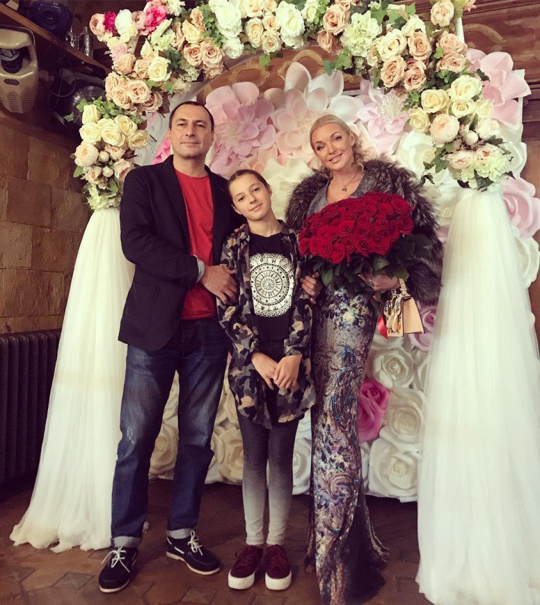 "Клуб бывших жен": на день рождения дочери Волочковой собрались все супруги Вдовина