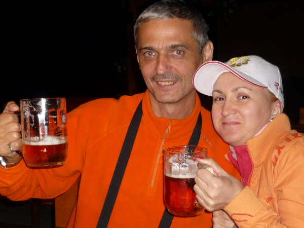 Любители оранжевого в Чехии с оранжевым пивом! frosya77