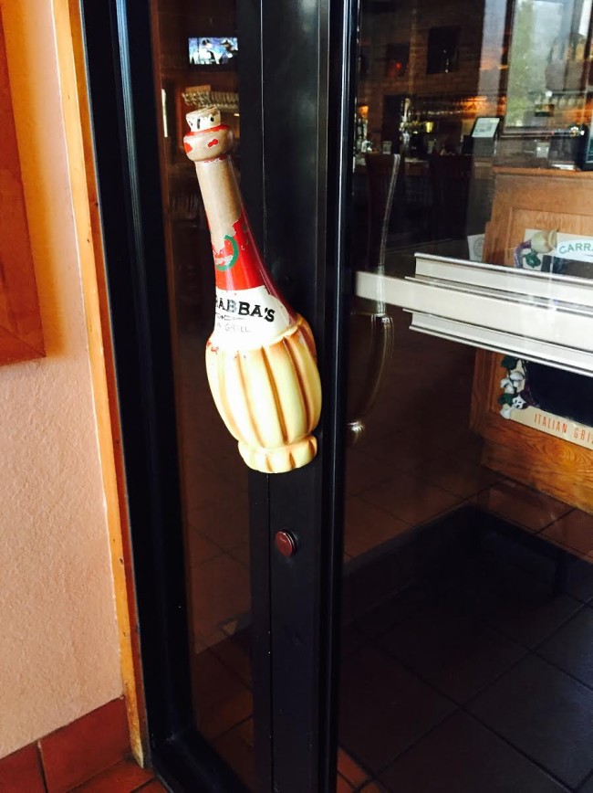 Такая  ручка  на двери в ресторане  "Carabas" phonix
