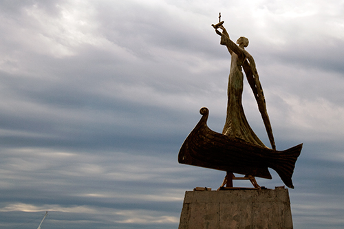 Памятник моряку. Болгария, Несебър. JANE