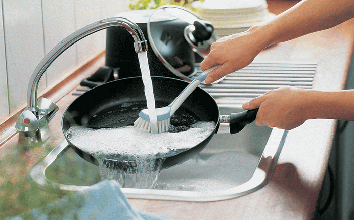 Прощай, нагар: 5 эффективных способов, которые помогут очистить любую сковороду