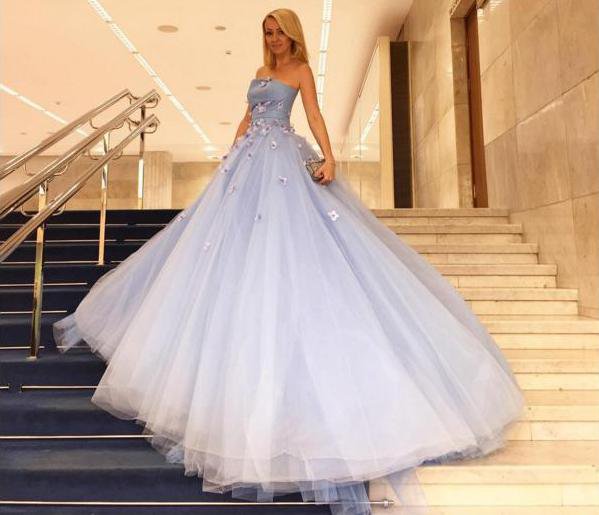 Яна Рудковская покорила Кремль роскошным платьем