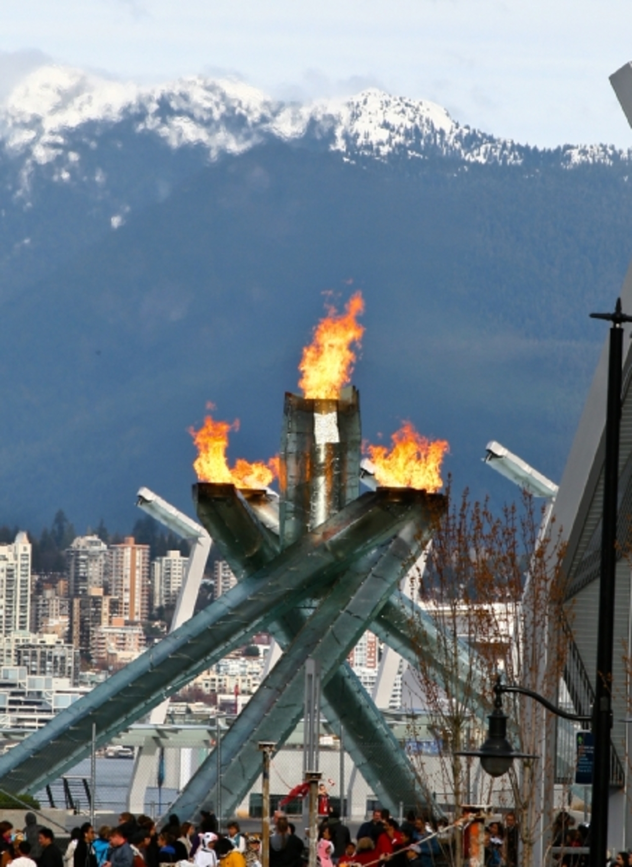 Олимпийский огонь Ванкувера... Irish Elf