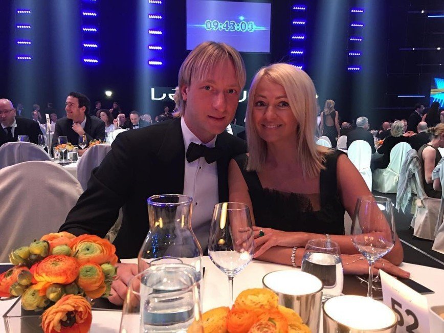 Плющенко и Рудковская посетили церемонию спортивного «Оскара»