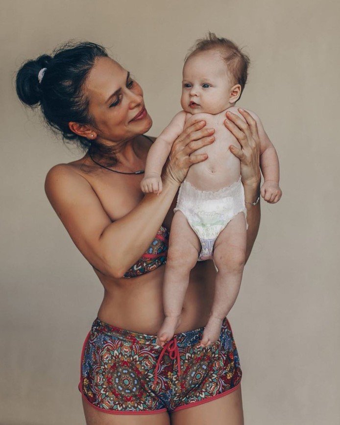 "Как модель из журнала": Рита Дакота показала фото матери в купальнике