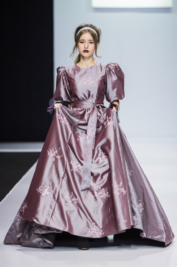 Karina Khimchinskaya на Неделе моды представила коллекцию цвета вина