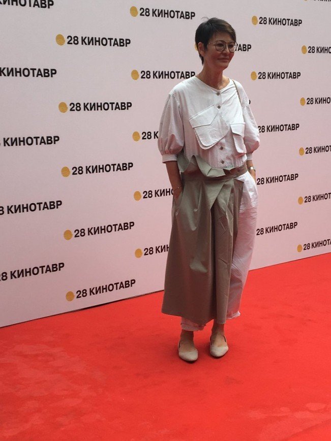 62-летняя Ирина Хакамада в образе самурая на Кинотавре 2017