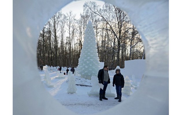 Снежный город  в Измайловском парке Москвы