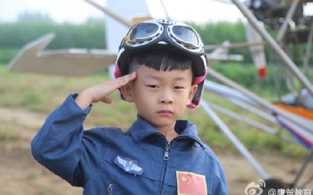В Китае 5-летний мальчик в одиночку управлял самолетом