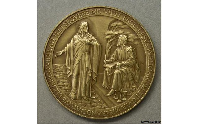 Ватикан выпустил монеты с ошибкой в слове Иисус