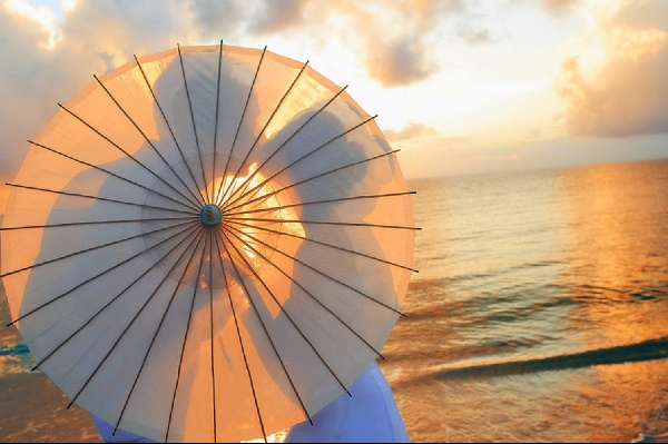 я и мой сердечный друг на берегу Красного моря на закате солнца. FruFru