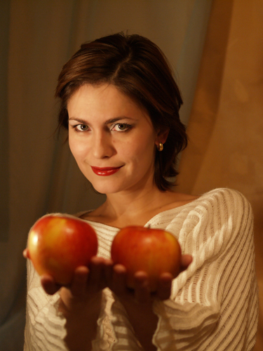 Почему я современная Ева? Ну, во-первых потому, что я люблю яблоки. И во-вторых... во-вторых потому, что живет со мной рядом хитрый Змий, способный уговорить меня практически на что угодно :)) КоролЕвa15