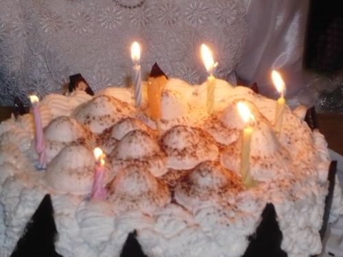 торт с свечками на день рождения- мечта... наташа76