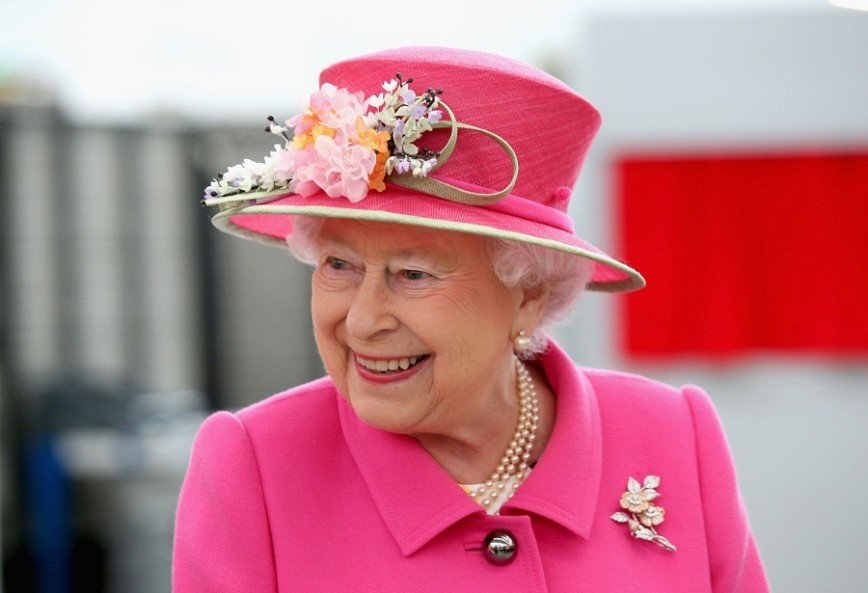 Рязанская пенсионерка передала английской королеве варенье и пирожки