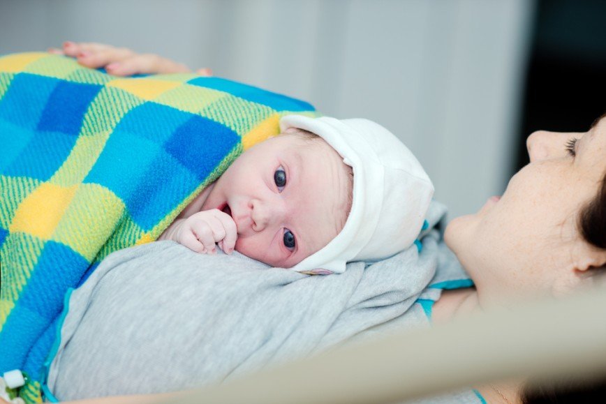 Роды в США: сколько это стоит и что дает новорожденному и его родителям 