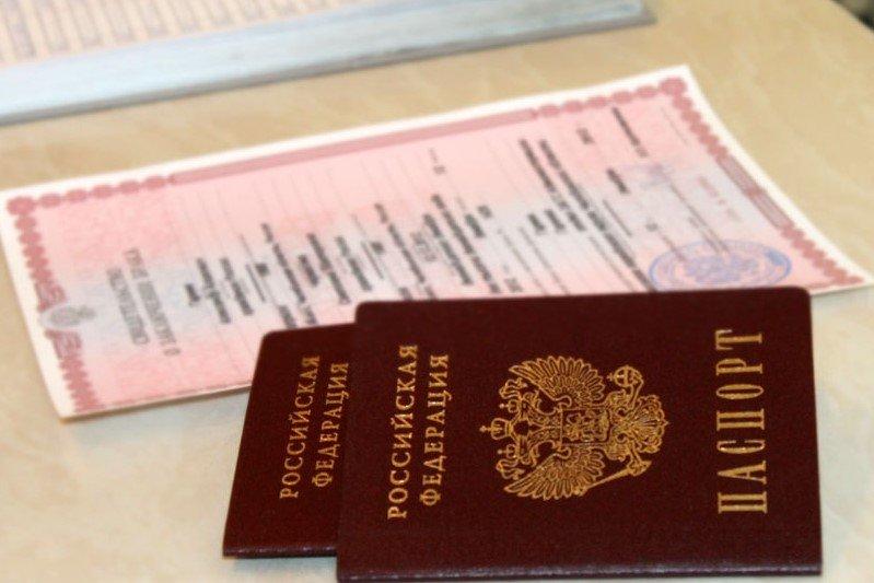 Все свободны! Правительство упразднило штамп о браке в паспорте