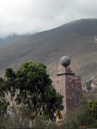 Эквадор. Митта-дель-Мундо.
Он же, центр мира. Он же экватор. FedkinPap