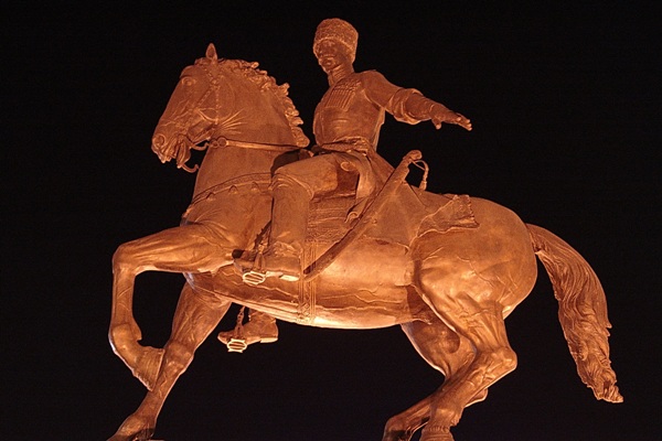 Памятник Кубанскому казачеству, 2005 г., скульптор А.А.Аполлонов. Находится у здания администрации Краснодарского края на ул. Красной. MiShel