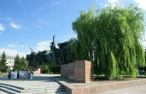 Памятник войнам освободителям! Находится в небольшом городке под названием Хмельник(Винницкая область,Украина) mama_masha