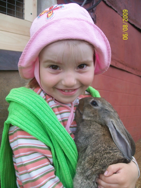 Дарьюшка и кролик Тяпа. madam_generalova
