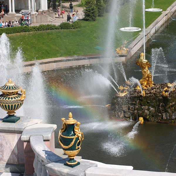 Радуга купается в фонтанах Петергофа Sharisha