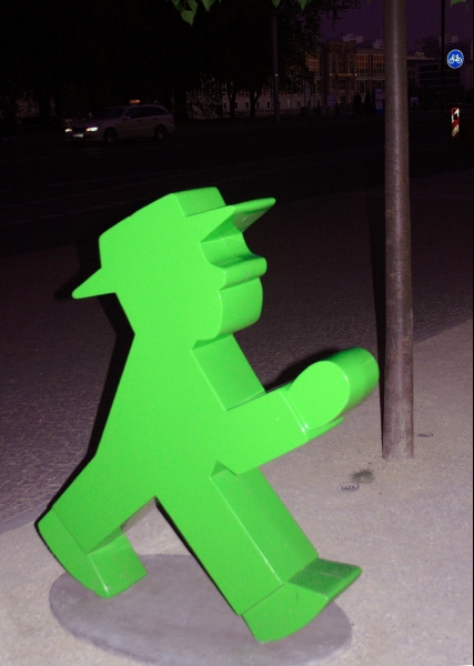 Памятник зеленому человечку AnKaBaby