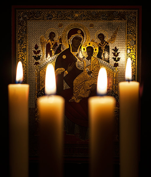 Чудотворный образ Божией Матери «Всецарица».  Эта икона впервые проявила свою чудотворную силу на человеке, одержимом бесами.http://vsetsaritsa.ru/innerlife/holyimage/ 
 Колобок 777