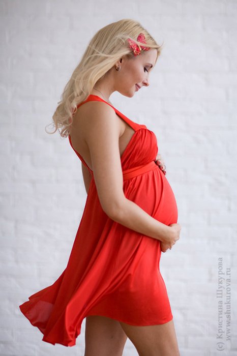 Беременная красное платье