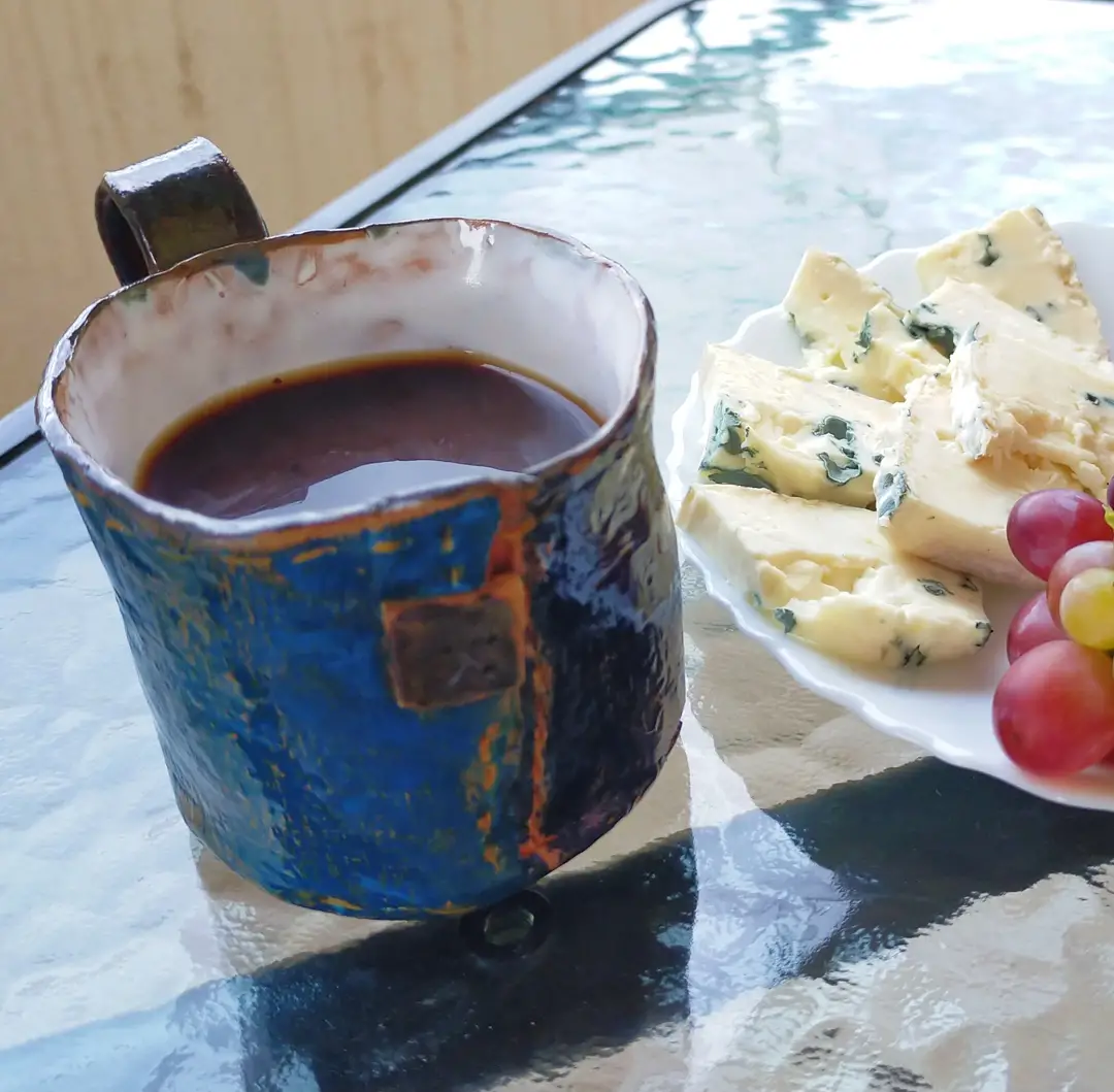 Автор: Ев.А., Фотозал: Родные просторы, Завтрак на любимой лоджии: кофе, сыр с плесенью и виноград. Боже, как это вкусно! 