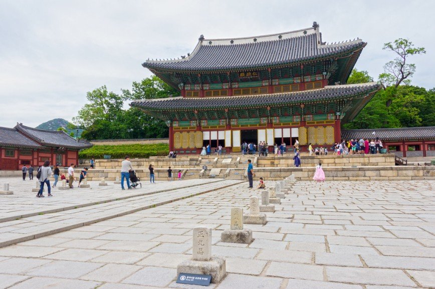 Тронный зал дворца Чхандоккун в Сеуле. Розабельверде