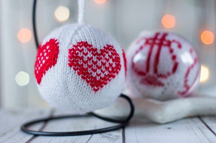 Автор: Розабельверде, Фотозал: Мое хобби, Вязаный шарик с вышитыми сердечками.