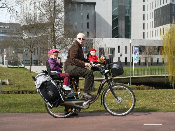 Езда на велосипеде с утяжелителями (два ребенка,коляска, сумка с покупками) луговая собачка