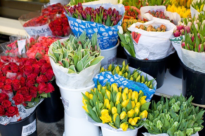 Сколько стоят тюльпаны на рынке. Цветочный базар в Бангкоке. Рижская база цветов. Рижский рынок. Магазин цветов Рижский рынок.