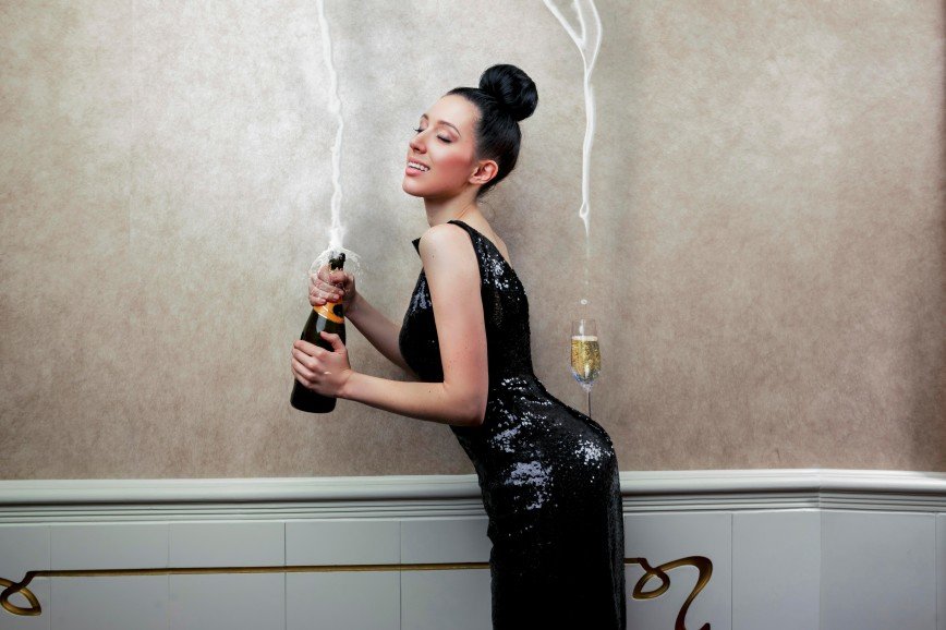 Блеск и шампанское в новогоднем лукбуке Bella Potemkina