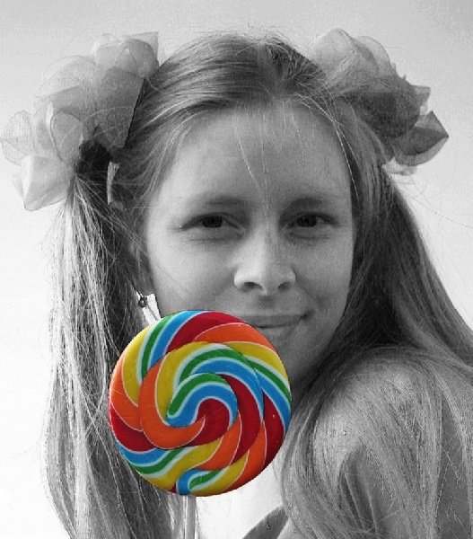 Я маленькая девочка и леденцы люблю:)
Цветной акцент на сладости, вам, этой покажу:)
 KTM